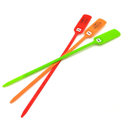 Vêtements à haute résistance à la traction Logo personnalisé Étiquettes de joint en plastique avec insert métallique US-PS300FT